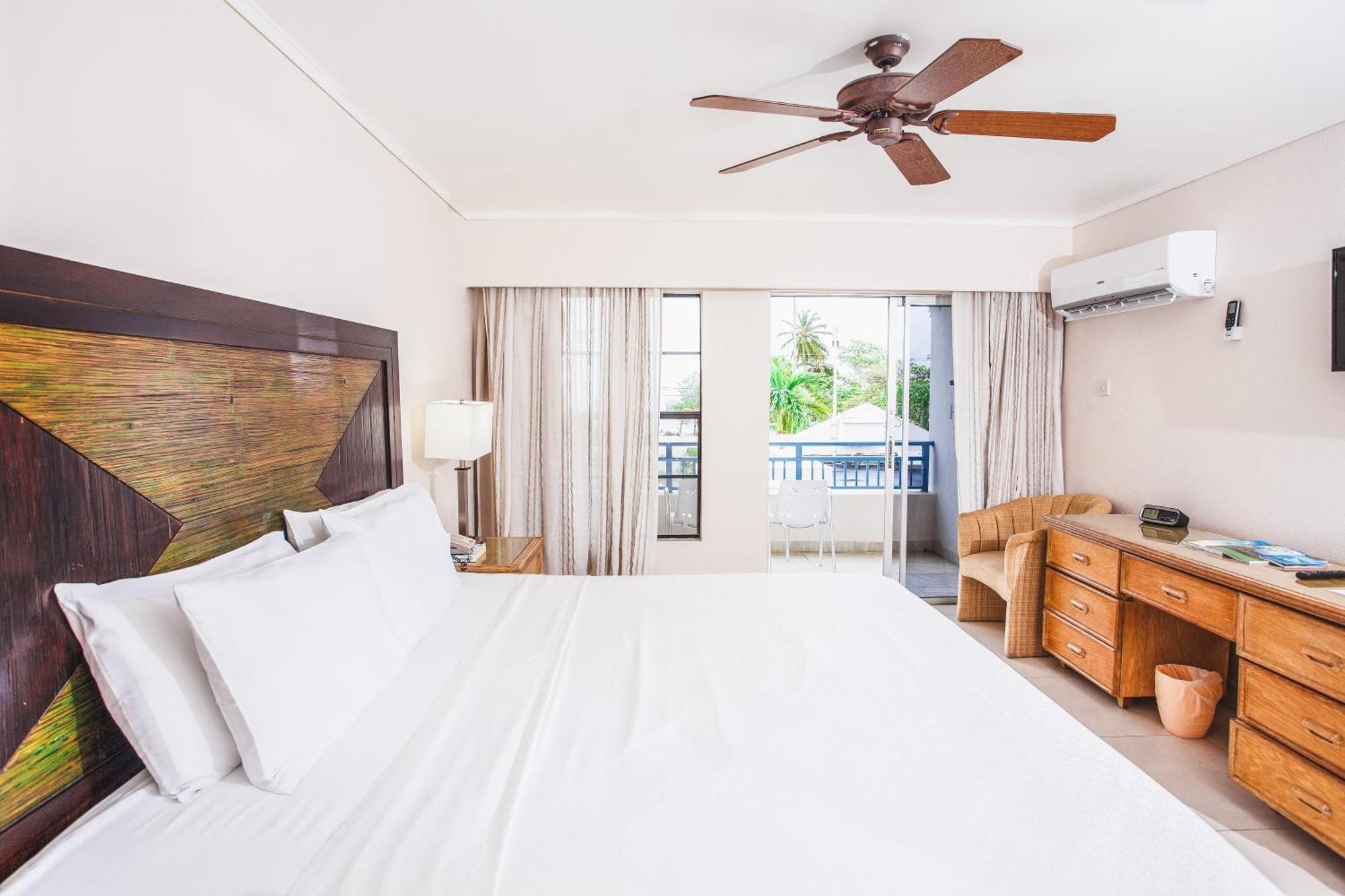 Blue Horizon Hotel Rockley Екстер'єр фото