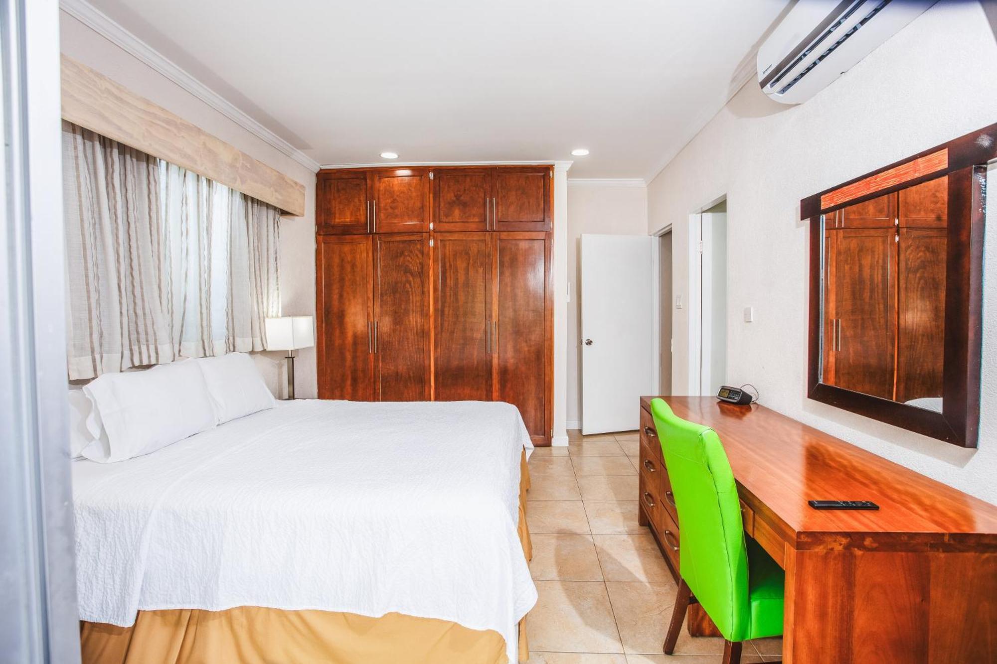 Blue Horizon Hotel Rockley Екстер'єр фото